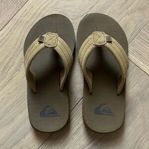 Quicksilver kids carver flip flops